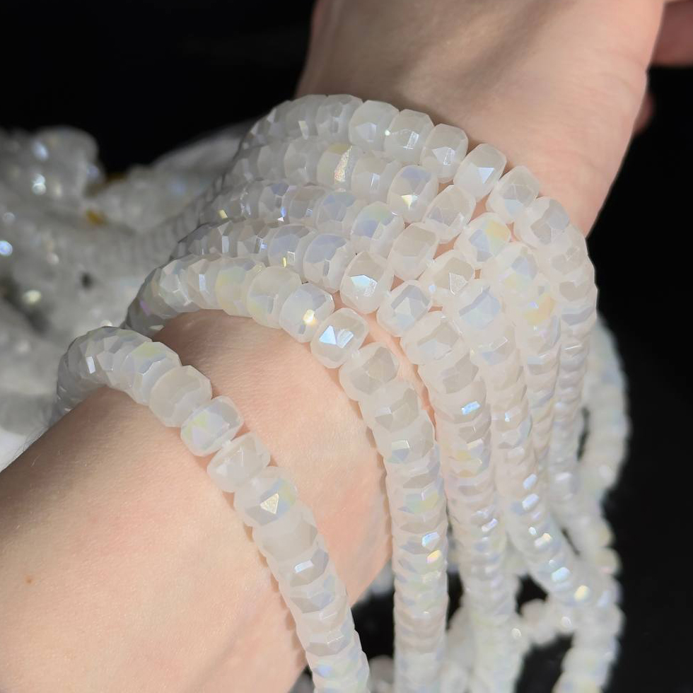 Бусины стеклянные размер 4,8*7,6мм цвет белый с отливом
